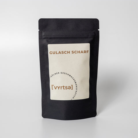 Scharfes Gulasch Gewürz in schwarzer Aromaschutztüte
