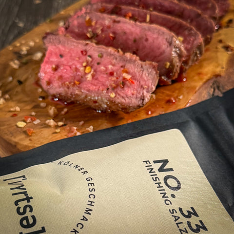 Vyrtse No.33 Finishing Salz auf medium-rare Steak als Finishing-Gewürz für Fleisch und BBQ.