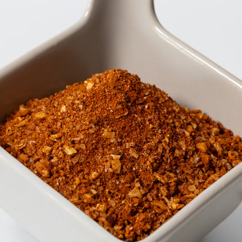 Vyrtse Sugar & Spice Arabica Rub in cremefarbener Keramikschale